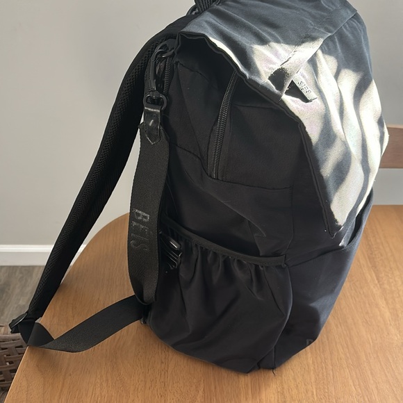 Dims: 12.5"W x 16"H x 7.25"D
Material: Nylon Weight: 3.3lbs - Picture 3 of 6